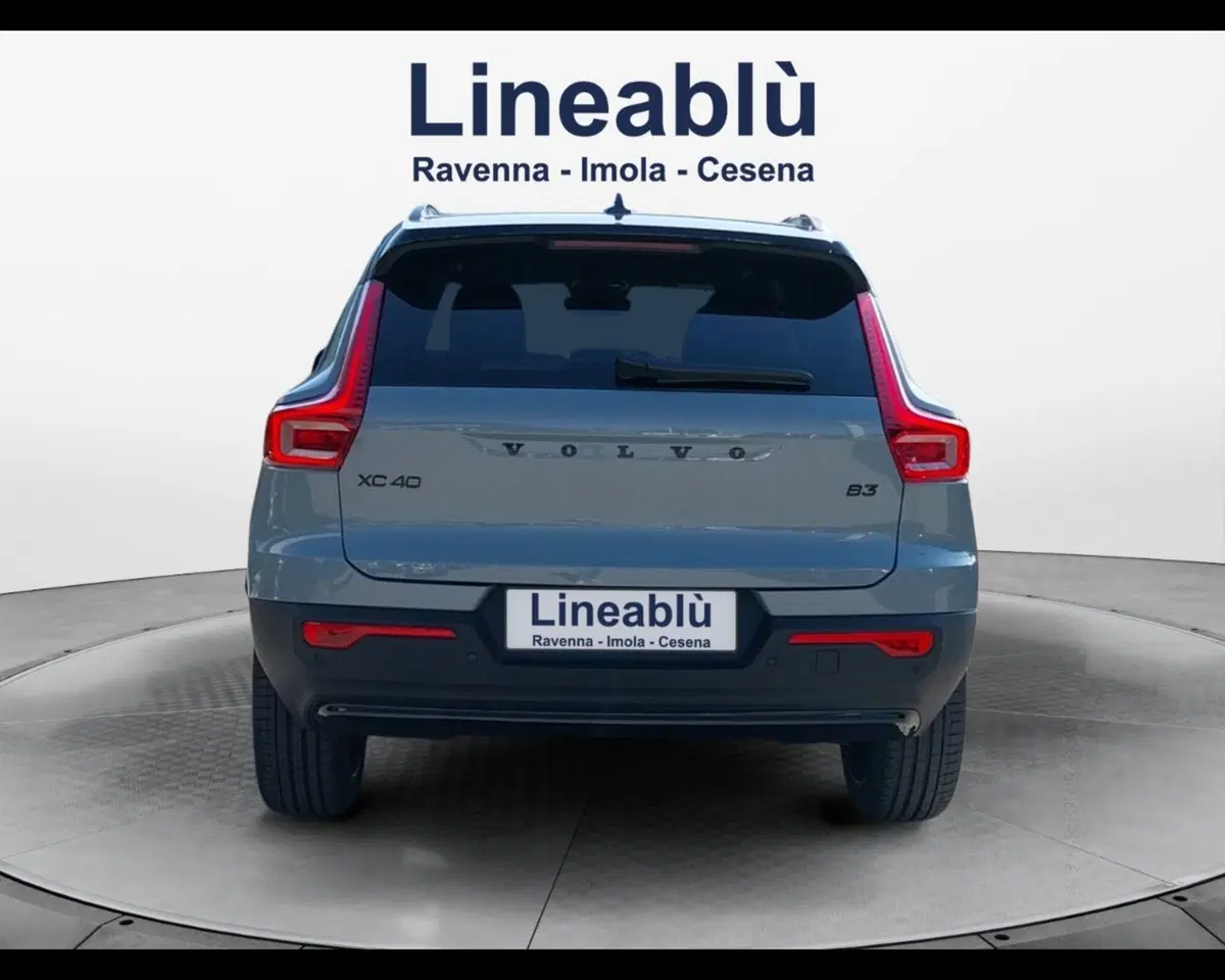Volvo XC40 nuova a Ravenna (4)