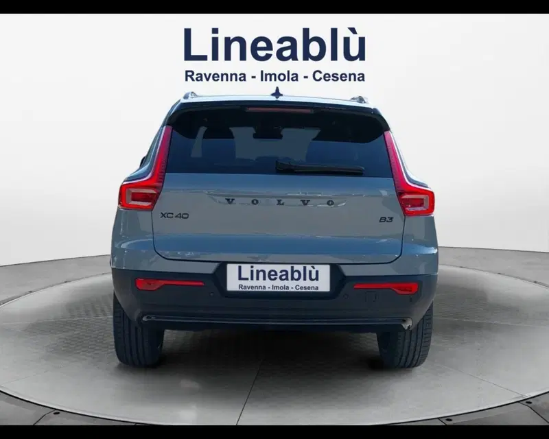 Volvo XC40 nuova a Ravenna (4)