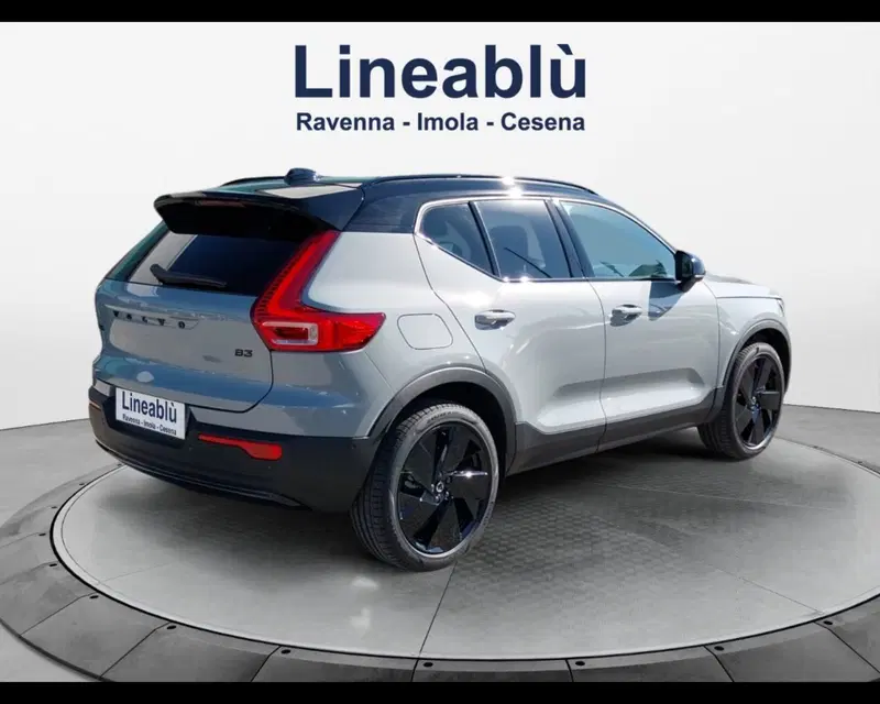 Volvo XC40 nuova a Ravenna (5)