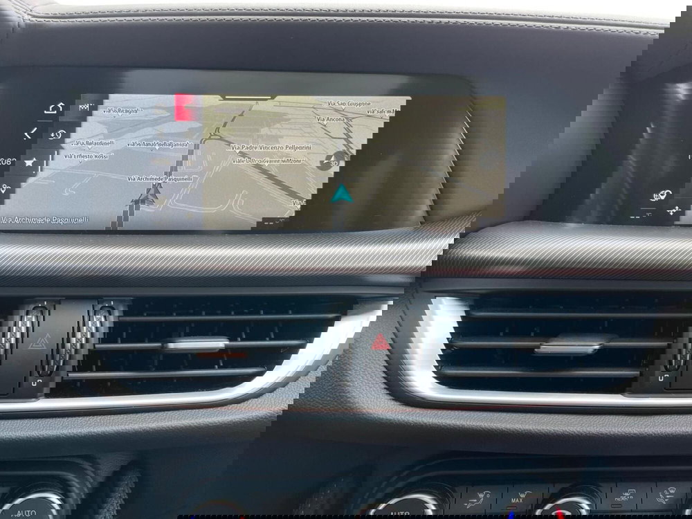 Alfa Romeo Stelvio usata a Ancona (18)