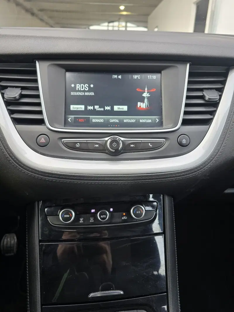 Opel Crossland X usata a Massa-Carrara (19)
