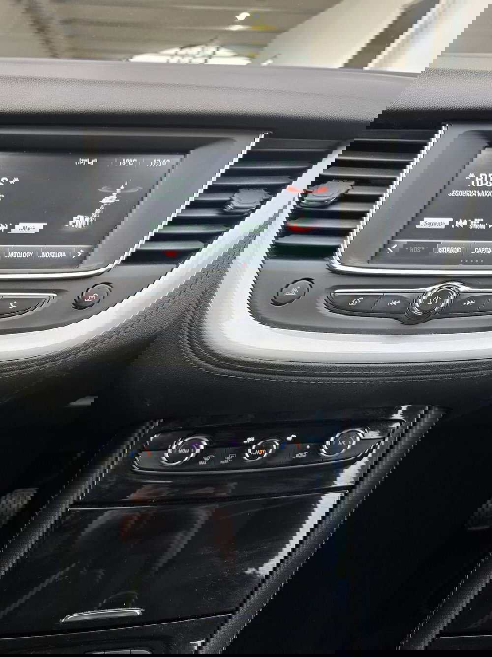 Opel Crossland X usata a Massa-Carrara (19)