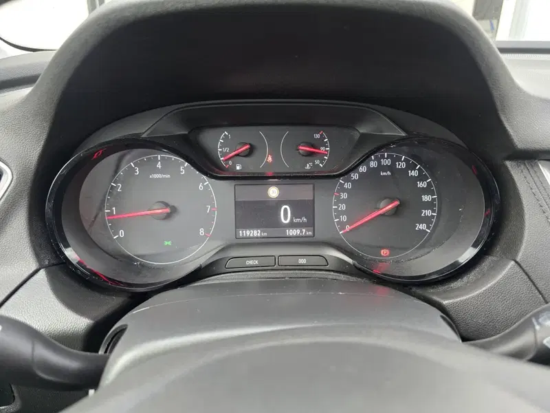 Opel Crossland X usata a Massa-Carrara (20)