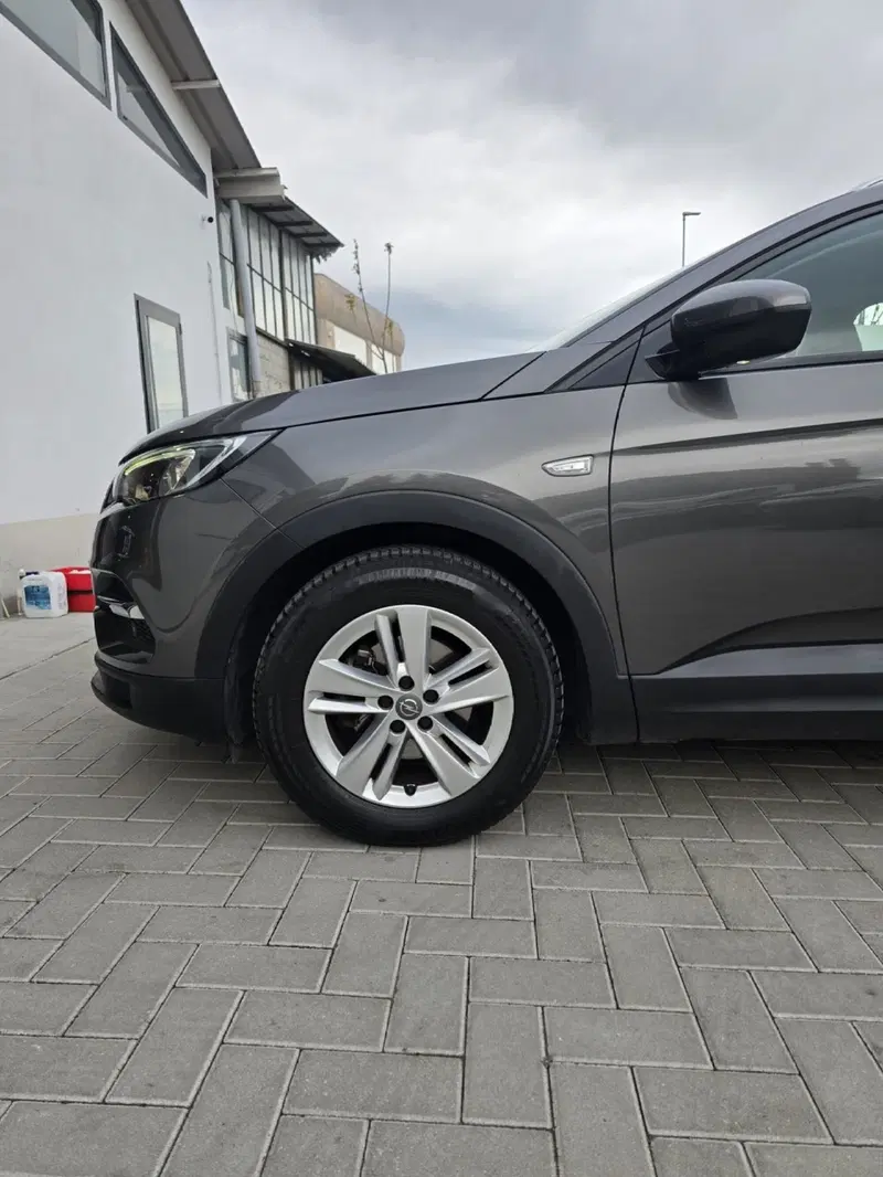 Opel Crossland X usata a Massa-Carrara (5)