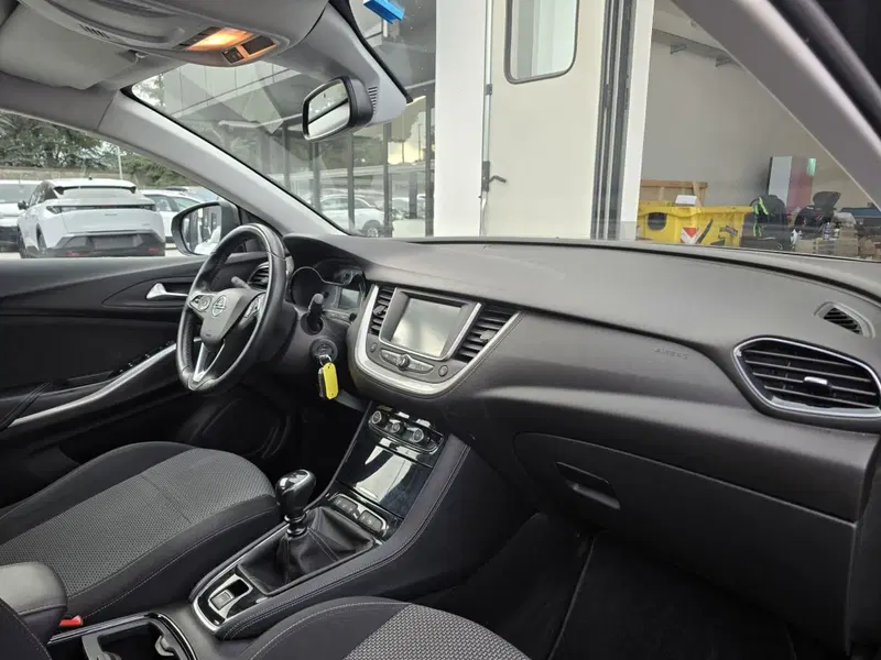 Opel Crossland X usata a Massa-Carrara (9)