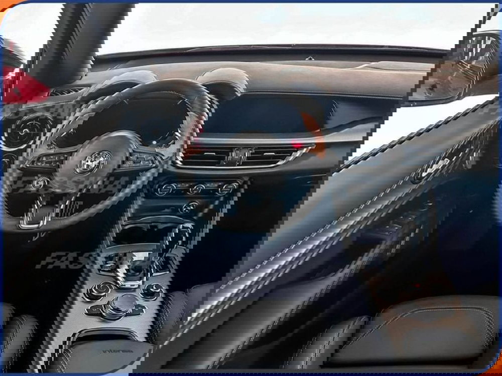 Alfa Romeo Stelvio nuova a Milano (10)