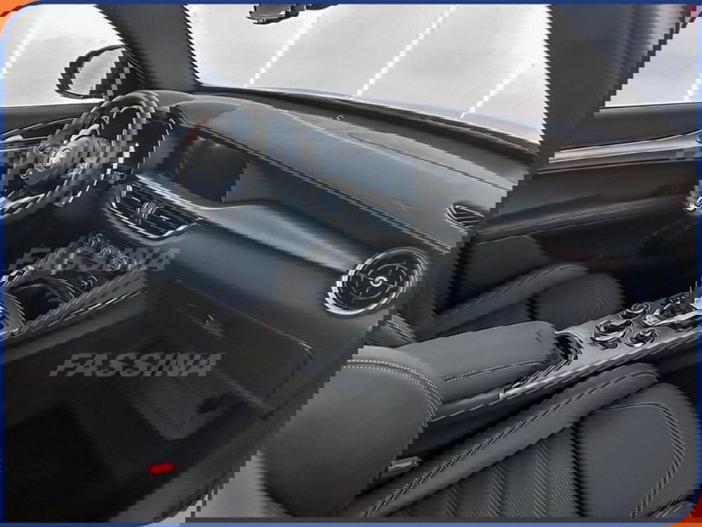 Alfa Romeo Stelvio nuova a Milano (13)