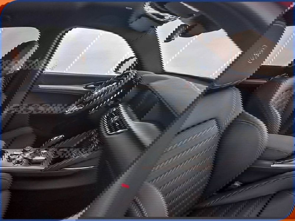 Alfa Romeo Stelvio nuova a Milano (14)