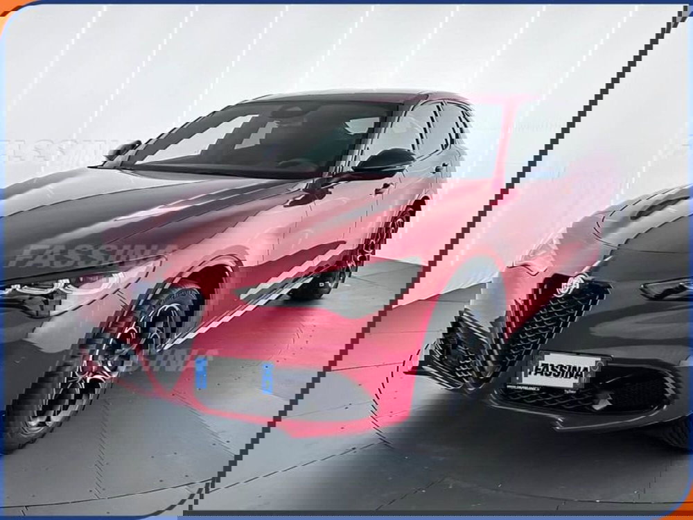 Alfa Romeo Stelvio nuova a Milano (3)