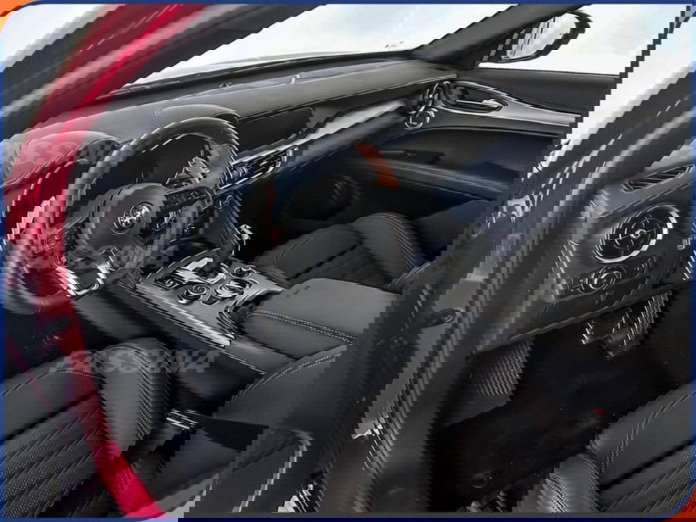 Alfa Romeo Stelvio nuova a Milano (9)