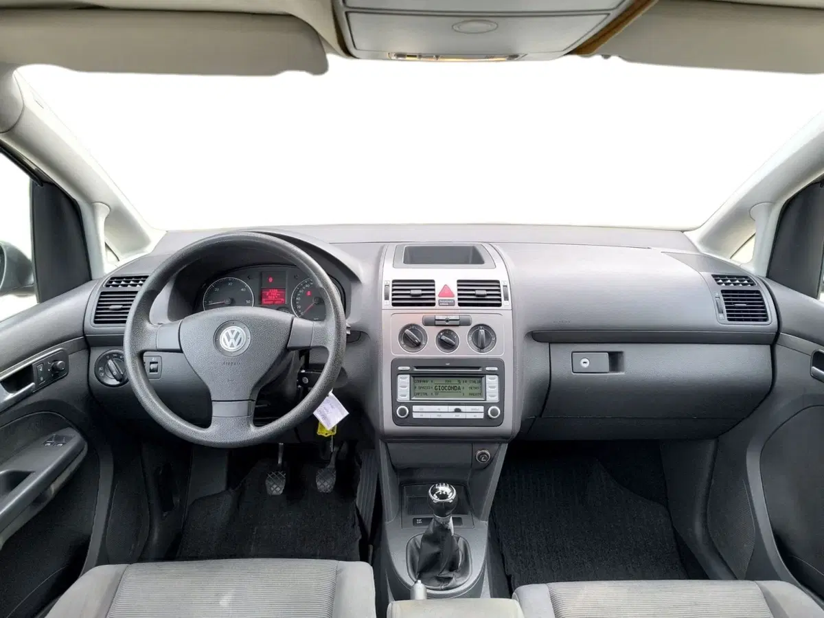 Volkswagen Touran usata a Udine (11)