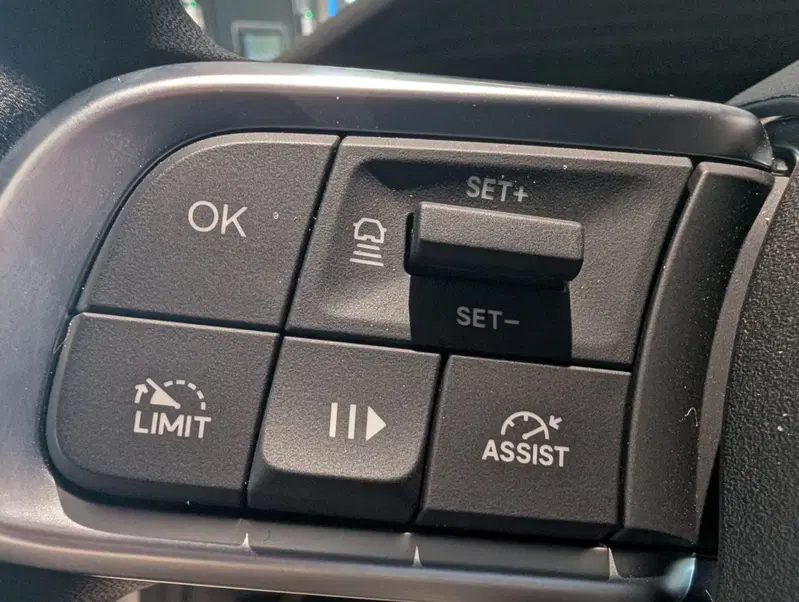 Jeep Avenger nuova a Milano (11)
