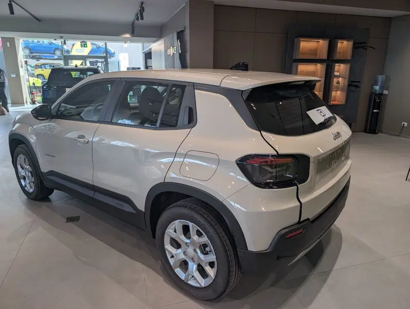 Jeep Avenger nuova a Milano (3)