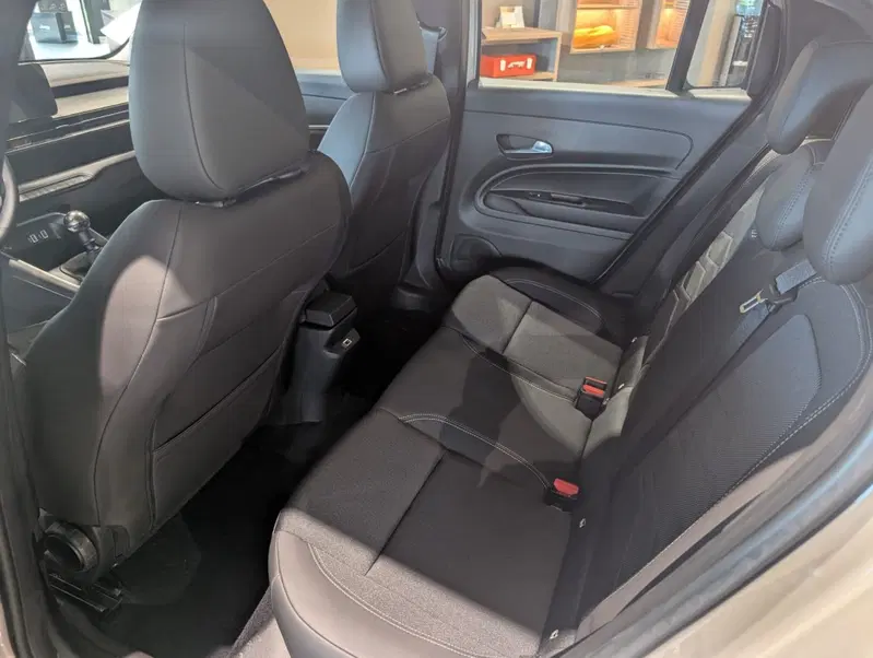 Jeep Avenger nuova a Milano (9)