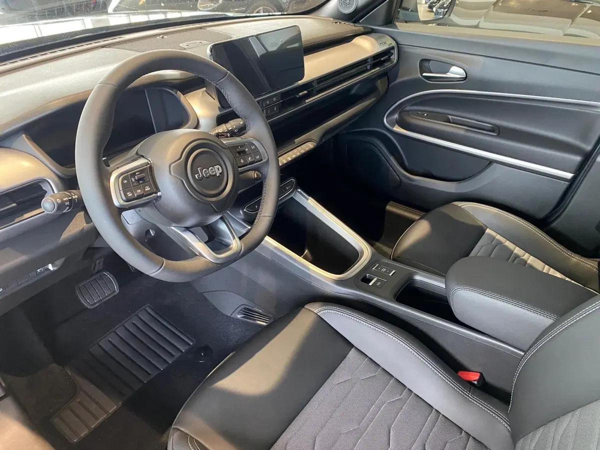 Jeep Avenger nuova a Firenze (12)