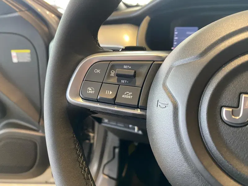 Jeep Avenger nuova a Firenze (19)
