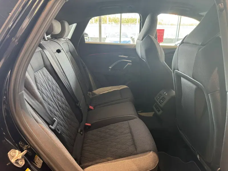 Audi Q4 Sportback nuova a Firenze (17)