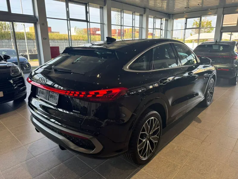 Audi Q4 Sportback nuova a Firenze (5)