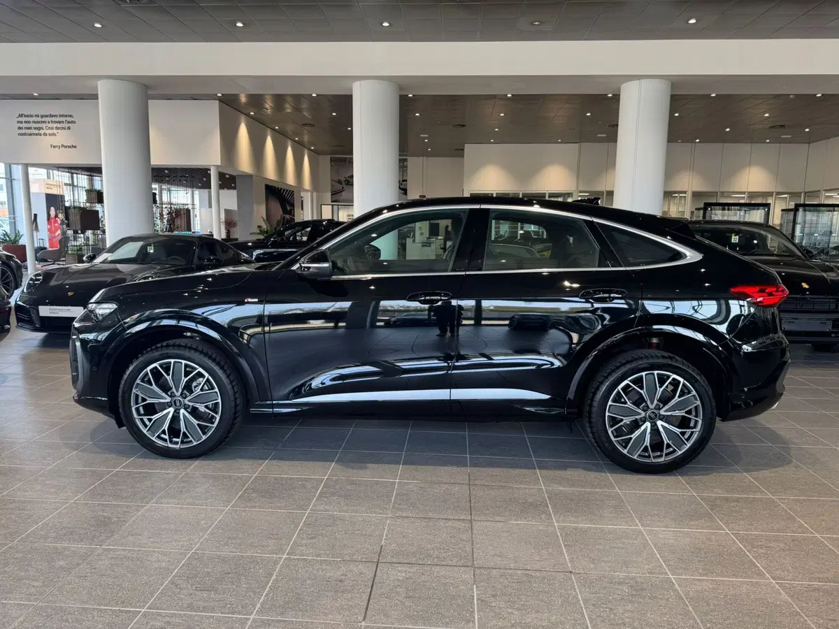 Audi Q4 Sportback nuova a Firenze (7)