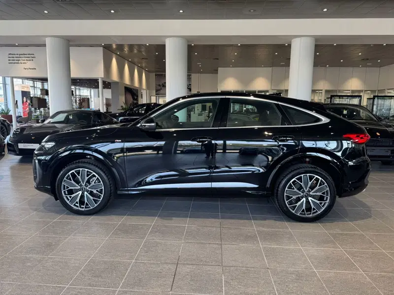 Audi Q4 Sportback nuova a Firenze (7)