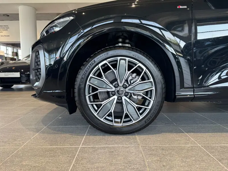 Audi Q4 Sportback nuova a Firenze (9)