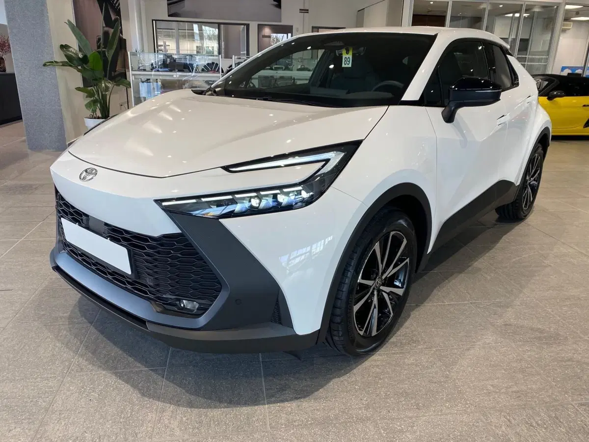 Toyota Toyota C-HR nuova a Firenze