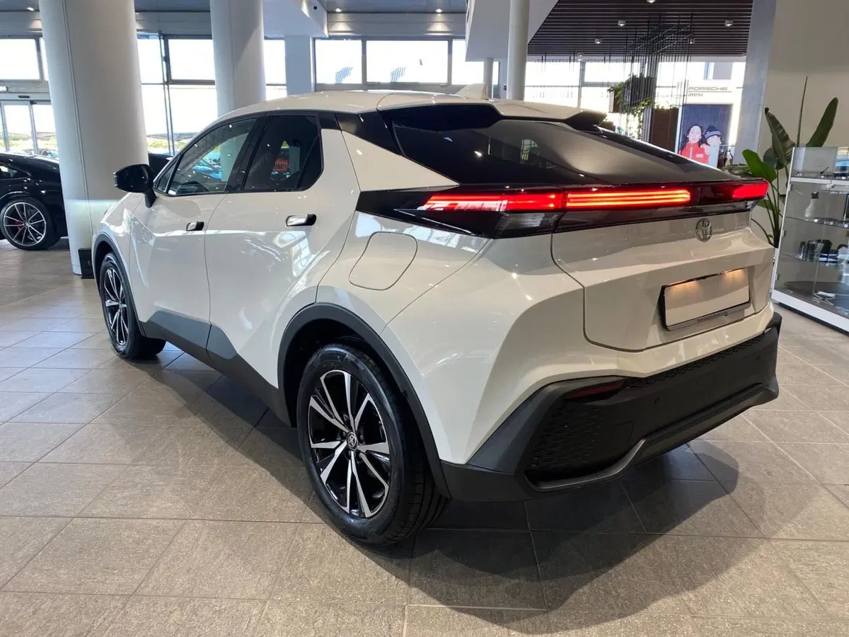 Toyota Toyota C-HR nuova a Firenze (10)