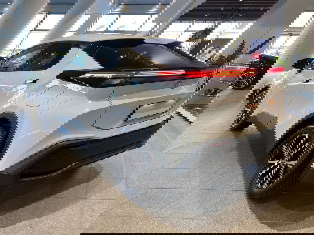 Toyota Toyota C-HR nuova a Firenze (10)