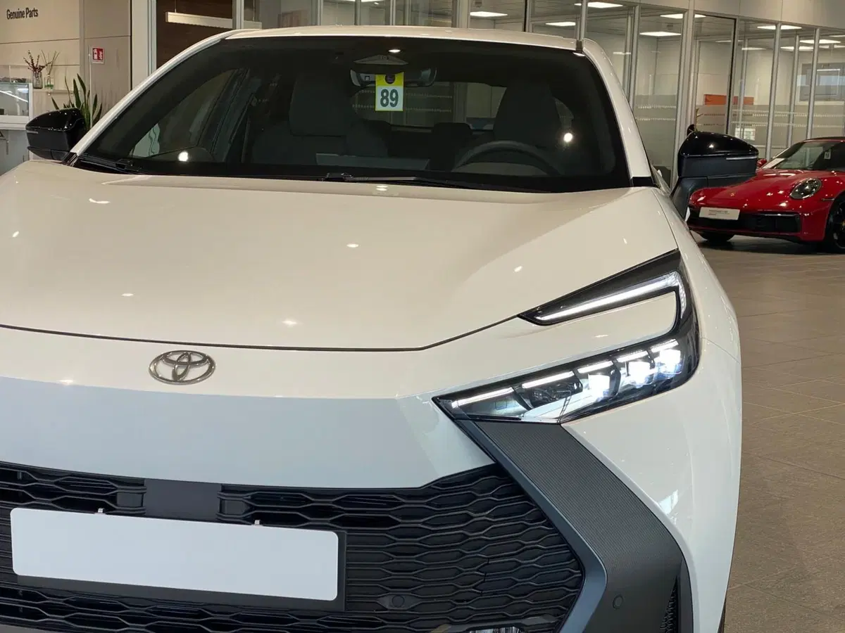 Toyota Toyota C-HR nuova a Firenze (11)