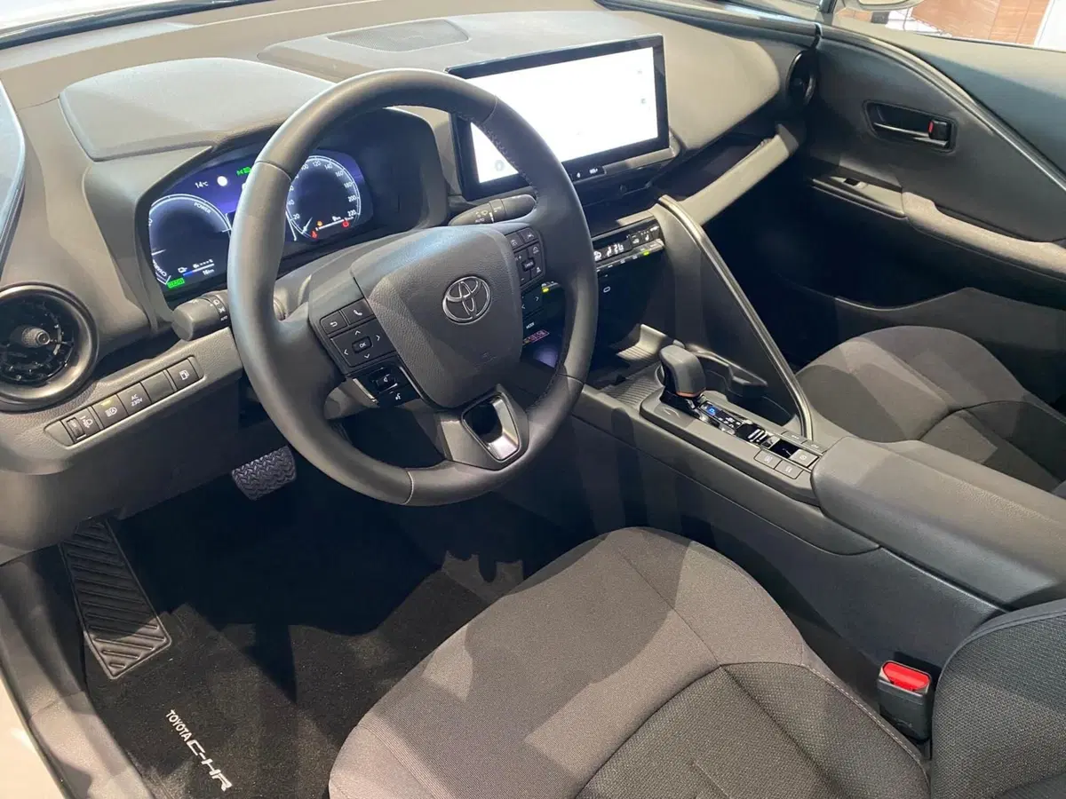 Toyota Toyota C-HR nuova a Firenze (14)