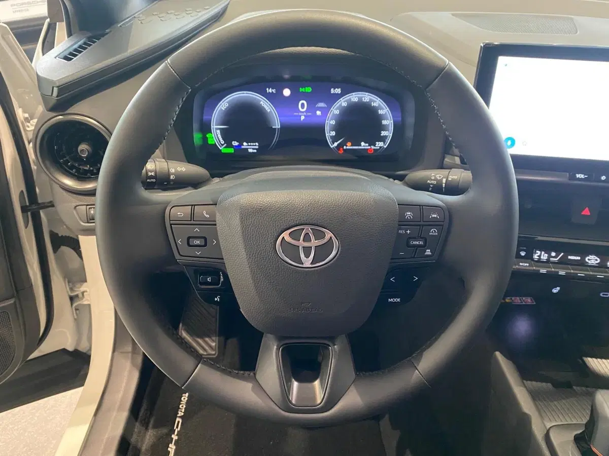 Toyota Toyota C-HR nuova a Firenze (18)