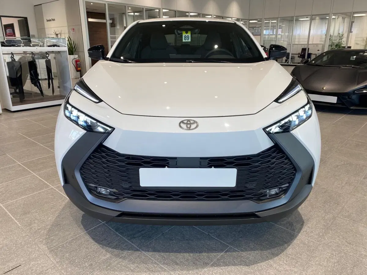 Toyota Toyota C-HR nuova a Firenze (2)