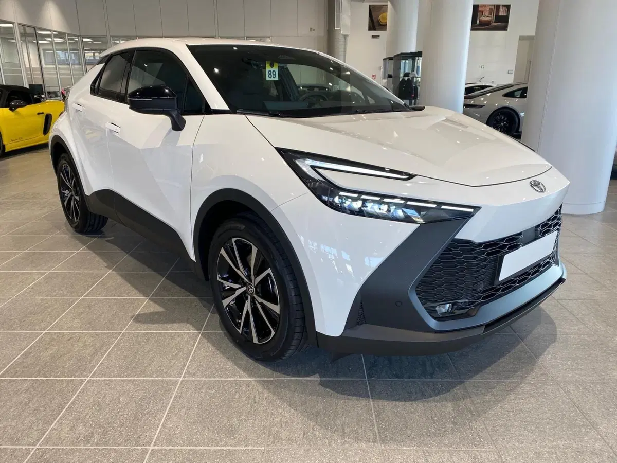 Toyota Toyota C-HR nuova a Firenze (4)