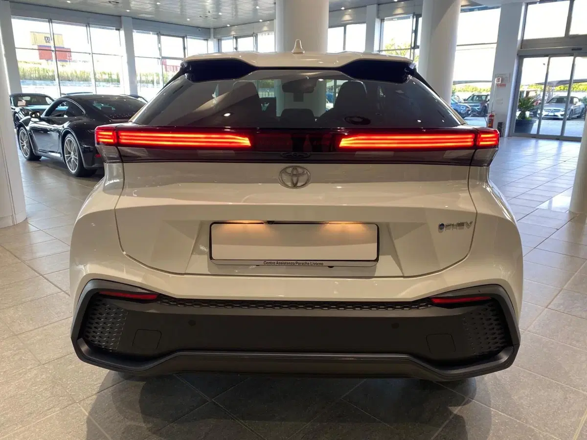 Toyota Toyota C-HR nuova a Firenze (5)