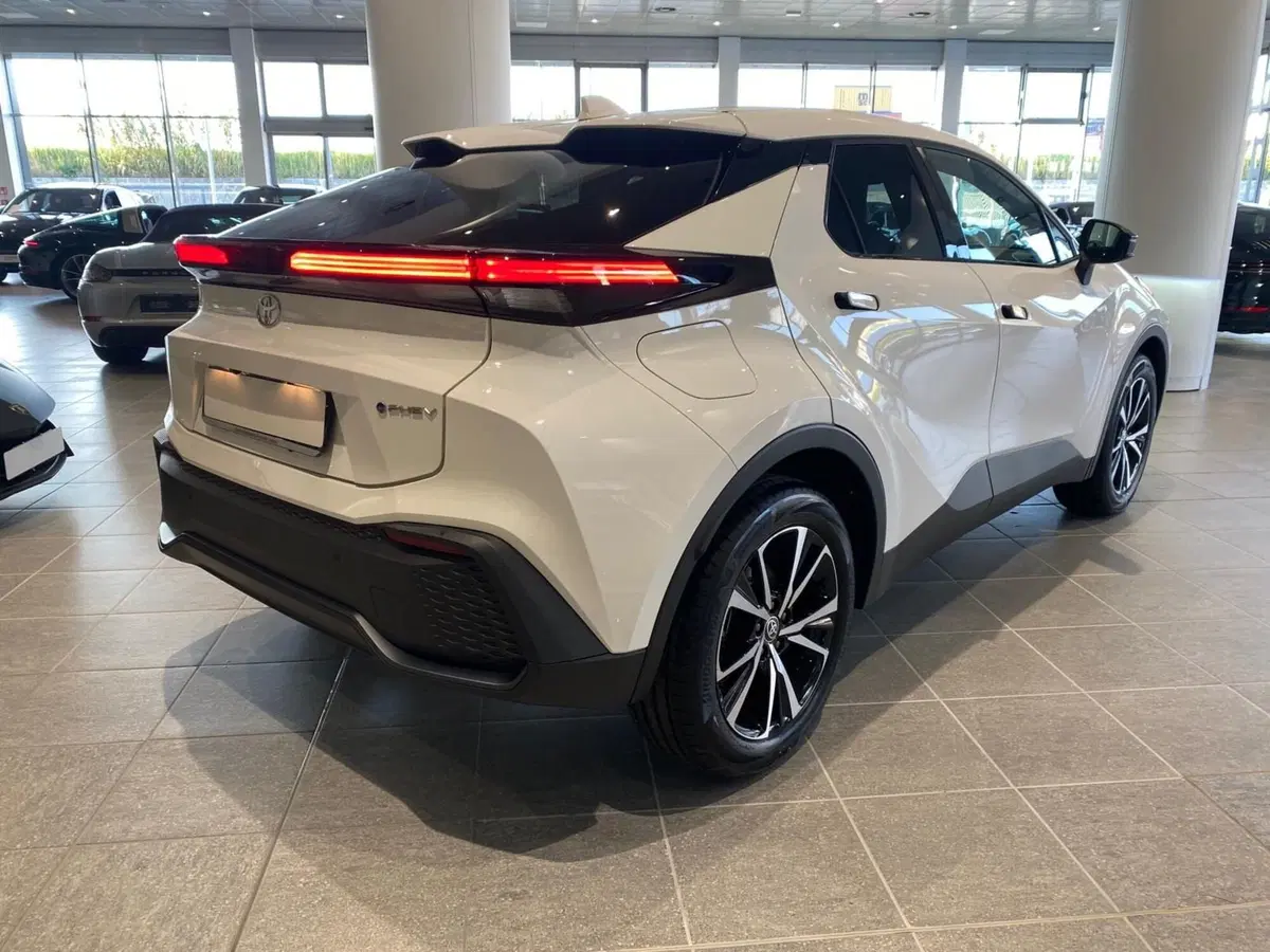 Toyota Toyota C-HR nuova a Firenze (7)