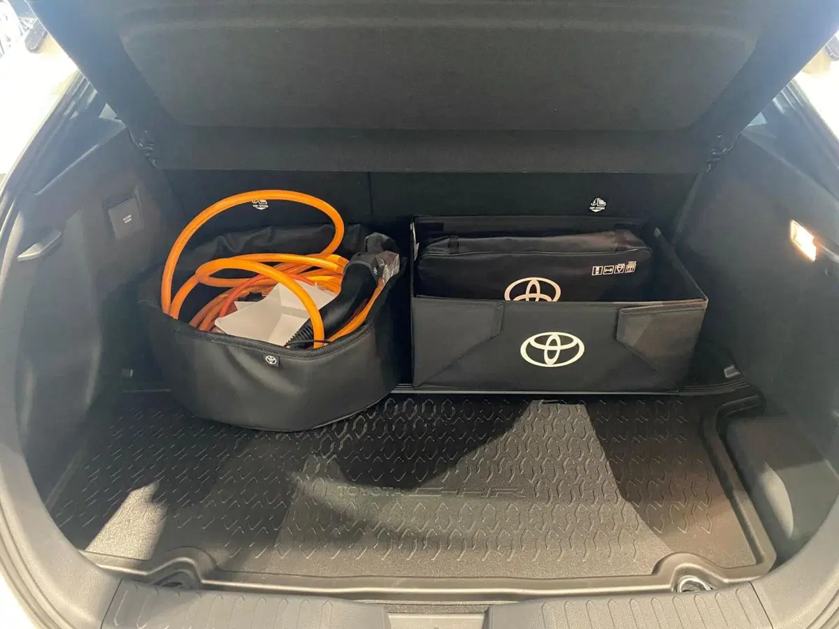 Toyota Toyota C-HR nuova a Firenze (8)