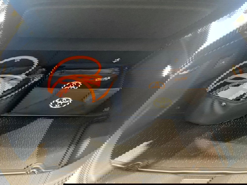 Toyota Toyota C-HR nuova a Firenze (8)