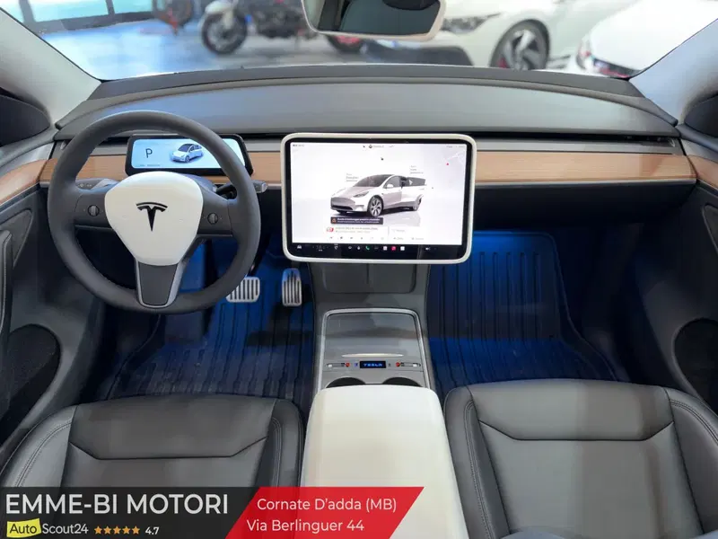 Tesla Model Y usata a Monza e Brianza (12)