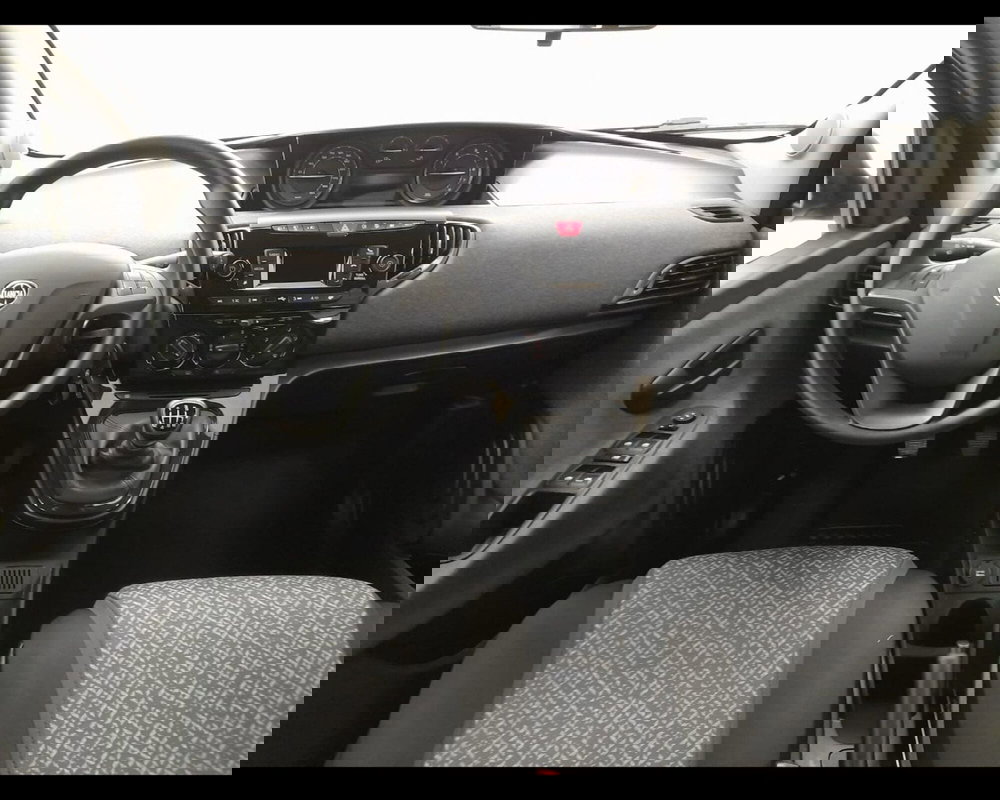 Lancia Ypsilon usata a Savona (16)