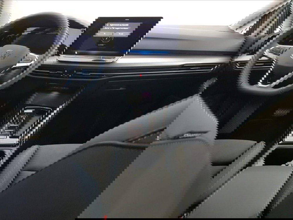 Volkswagen Golf nuova a Lucca (13)