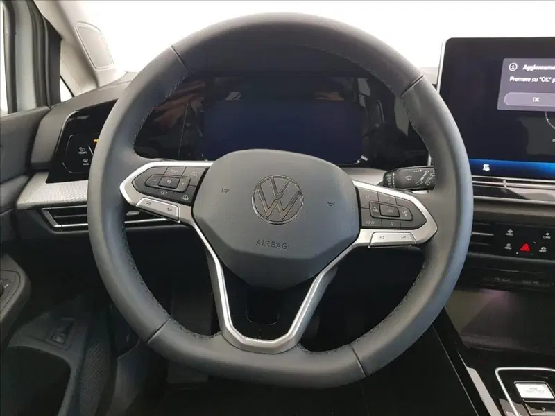 Volkswagen Golf nuova a Lucca (14)