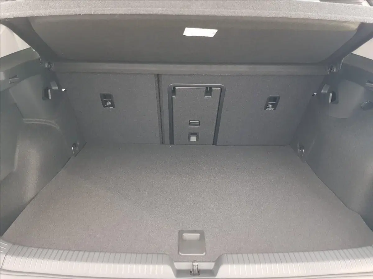 Volkswagen Golf nuova a Lucca (15)