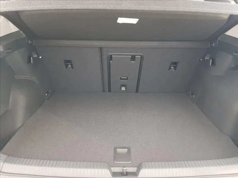 Volkswagen Golf nuova a Lucca (15)
