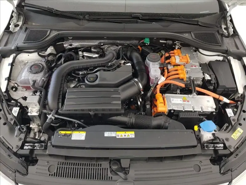 Volkswagen Golf nuova a Lucca (17)
