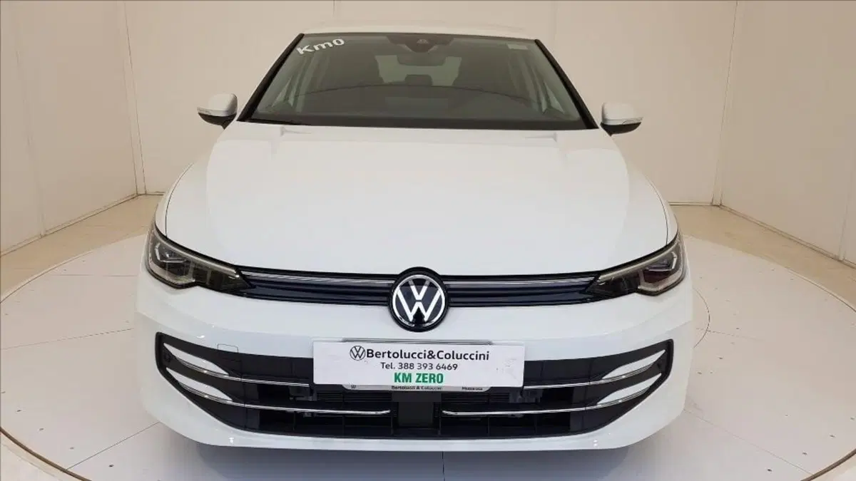 Volkswagen Golf nuova a Lucca (2)