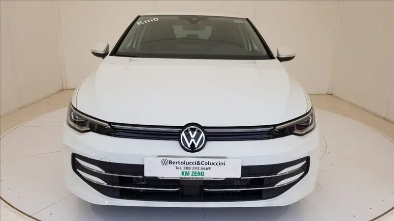 Volkswagen Golf nuova a Lucca (2)