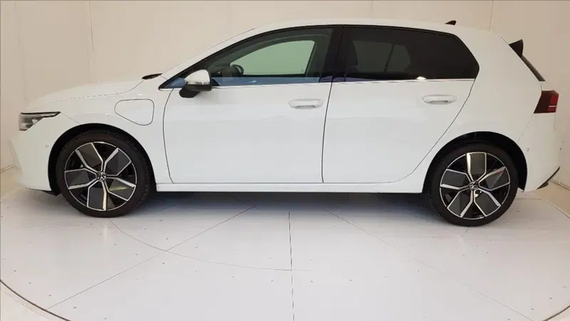 Volkswagen Golf nuova a Lucca (3)
