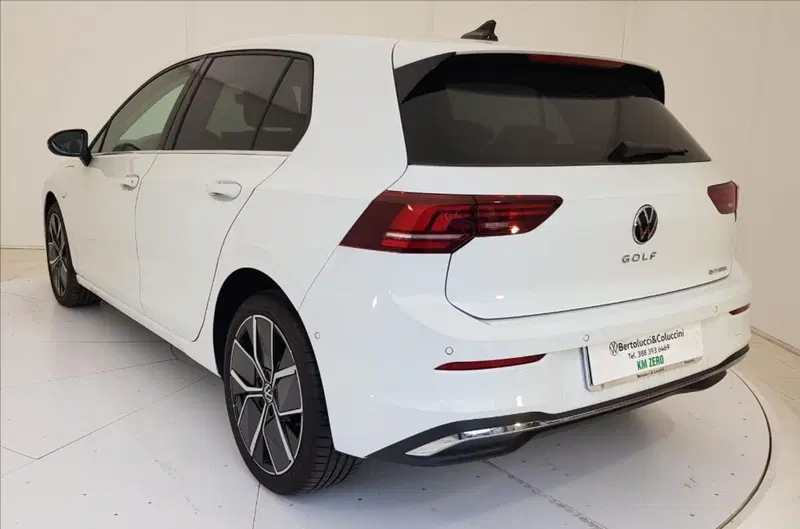 Volkswagen Golf nuova a Lucca (4)