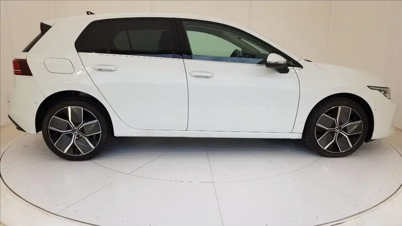 Volkswagen Golf nuova a Lucca (7)
