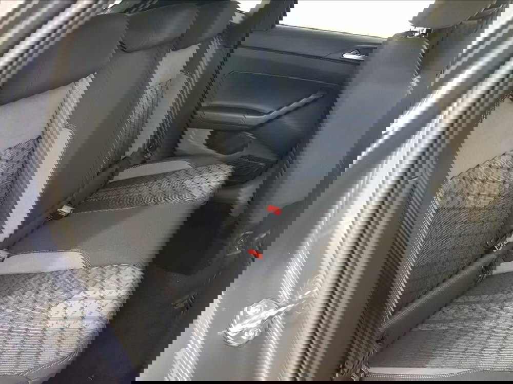 Volkswagen Polo nuova a Lucca (12)